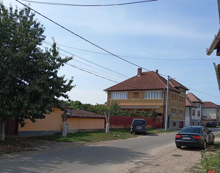 Casă cu 4 camere cu Teren 390 Mp în Central