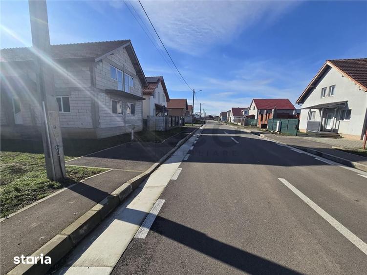 Casă cu 4 camere cu Teren 300 Mp în Sântandrei