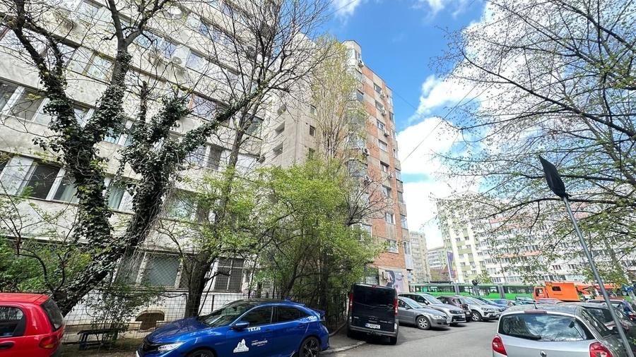 Apartament cu 3 camere semidecomandat în Iancului