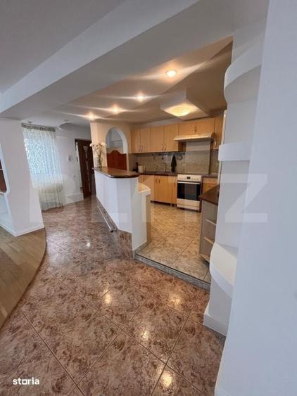 Apartament cu 4 camere decomandat în Central