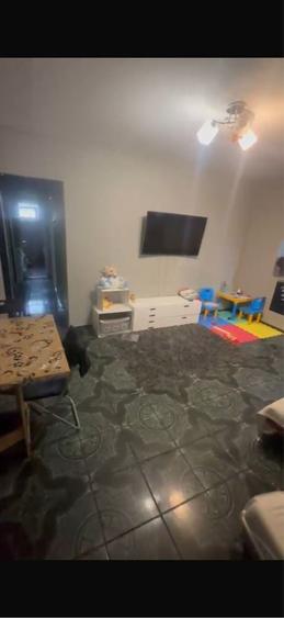 Apartament cu 4 camere semidecomandat în Rovine