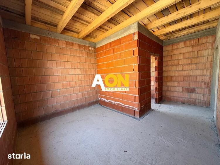 Casă cu 4 camere cu Teren 730 Mp în Lipoveni