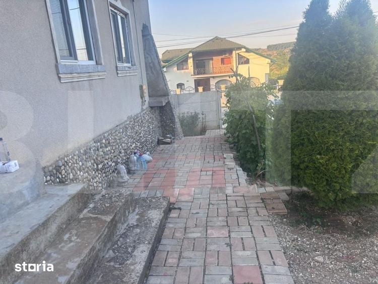 Casă cu 2 camere cu Teren 2000 Mp în Central