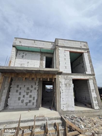 Casă cu 4 camere cu Teren 450 Mp în Central