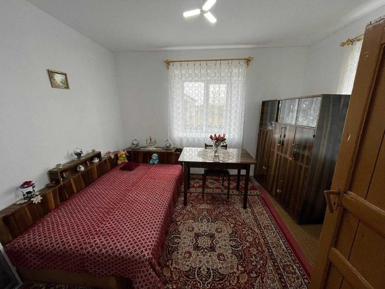 Casă cu 4 camere în Poiana Mare