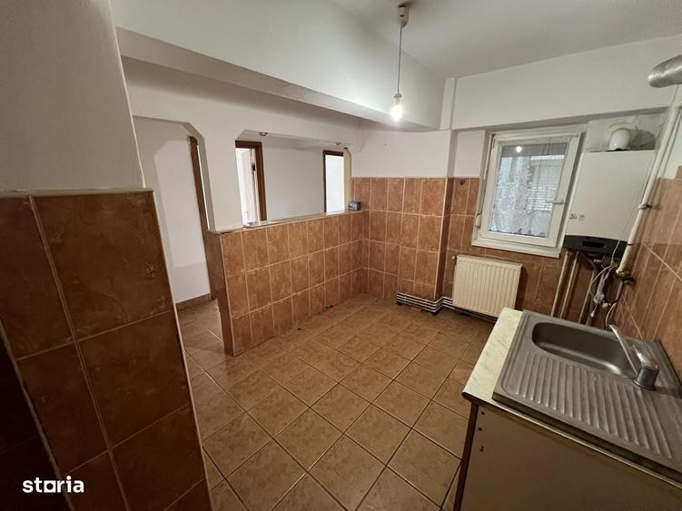 Apartament cu 4 camere în Micro 16