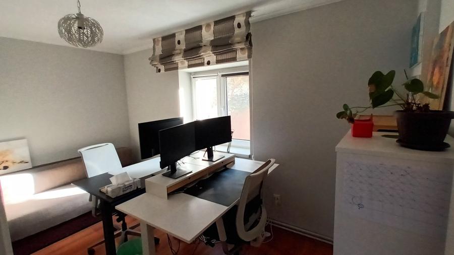 Casă individuală cu 10 camere cu Teren 331 Mp în Petricani