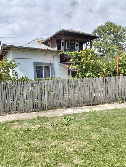 Casă cu 3 camere cu Teren 1500 Mp în Exterior Vest