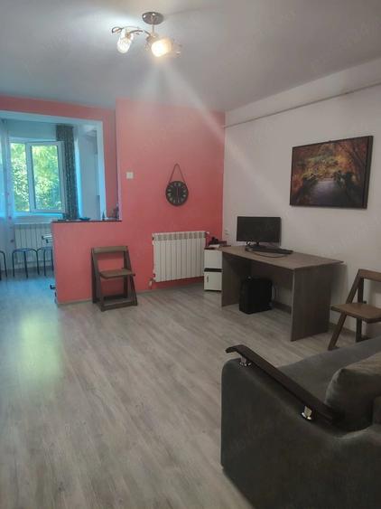 Garsonieră decomandată în Central