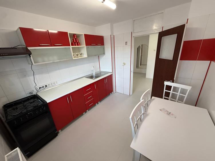 Apartament cu 3 camere în Crângași