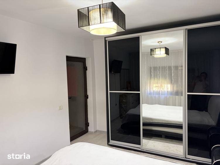 Apartament cu 3 camere decomandat în Exterior Vest