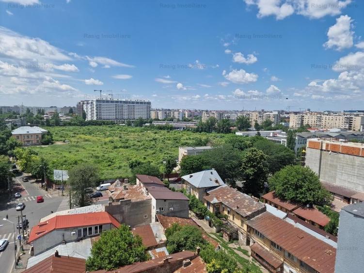 Apartament cu 5 camere decomandat în Parcul Carol