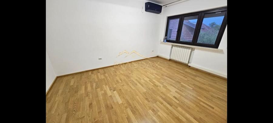 Apartament cu 4 camere în Domenii