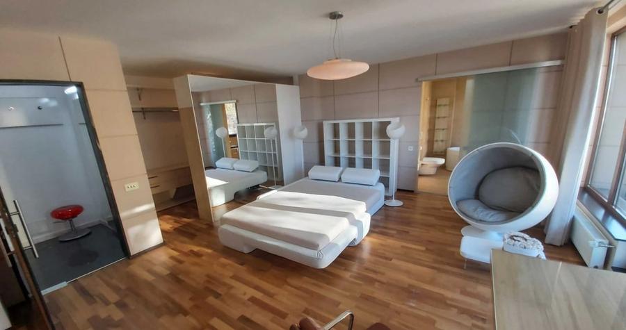 Apartament cu 3 camere semidecomandat, mobilat în Plopilor