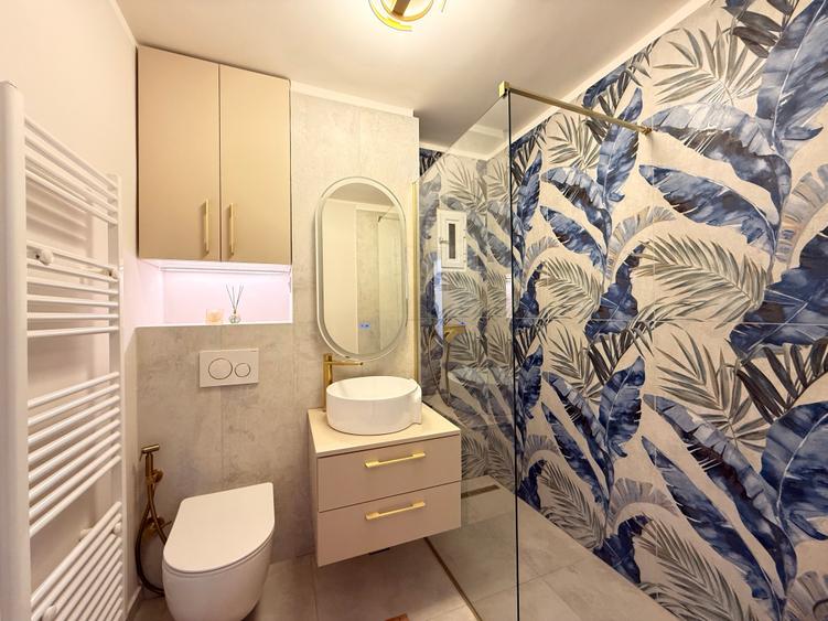 Apartament cu 3 camere semidecomandat în Ultracentral