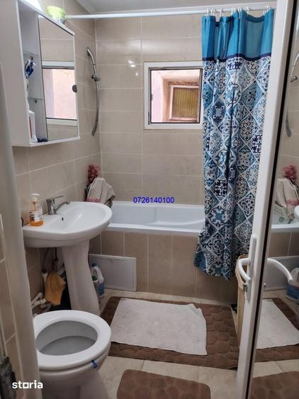 Apartament cu 3 camere decomandat în Calarași 4