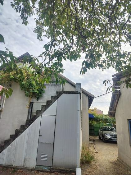 Casă individuală cu 2 camere cu Garaj în Malu Mare
