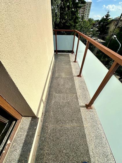 Apartament cu 3 camere decomandat în Aviației