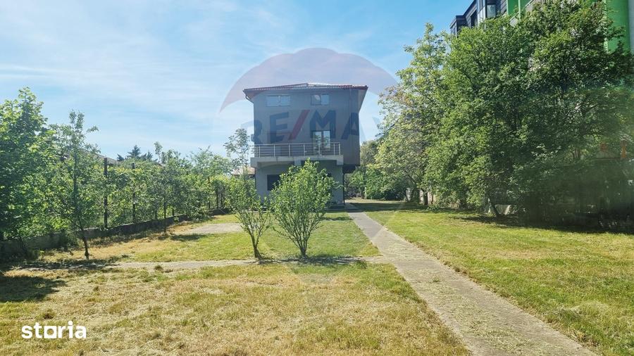 Teren de 2436 mp, în Rahova