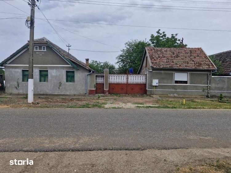 Casă cu 4 camere cu Teren 2258 Mp în Pilu