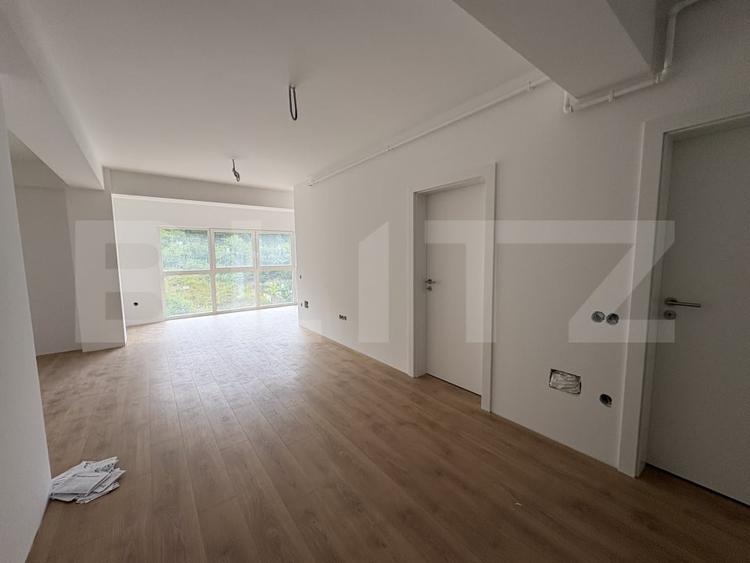 Apartament cu 3 camere semidecomandat în Grigorescu