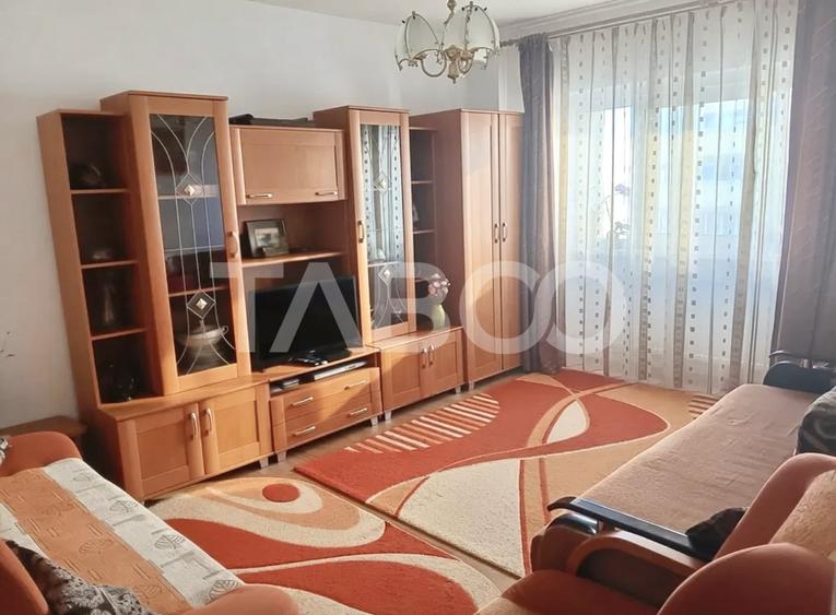 Apartament cu 3 camere decomandat, mobilat în Zorilor
