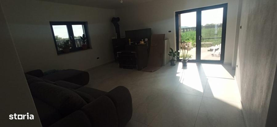 Casă cu 3 camere cu Teren 1100 Mp în Mândruloc