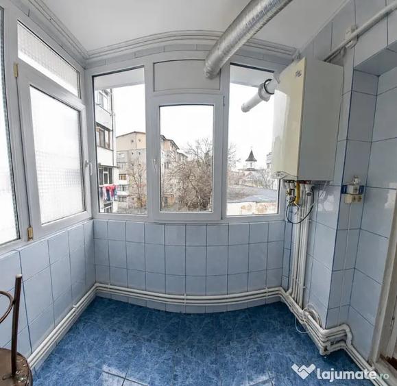 Apartament cu 3 camere decomandat în Micro 21