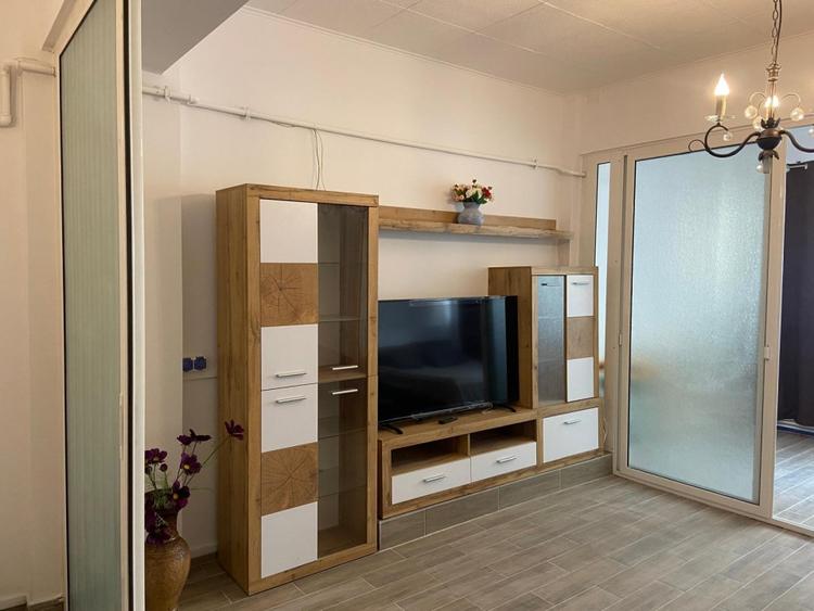 Apartament 3 camere zona Strand 2 - 2