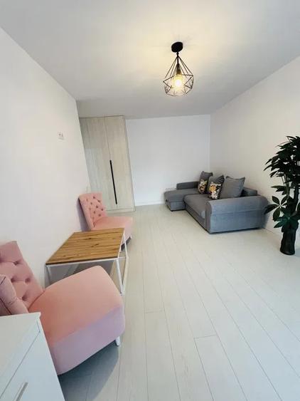 Apartament cu 2 camere semidecomandat, mobilat în Florești