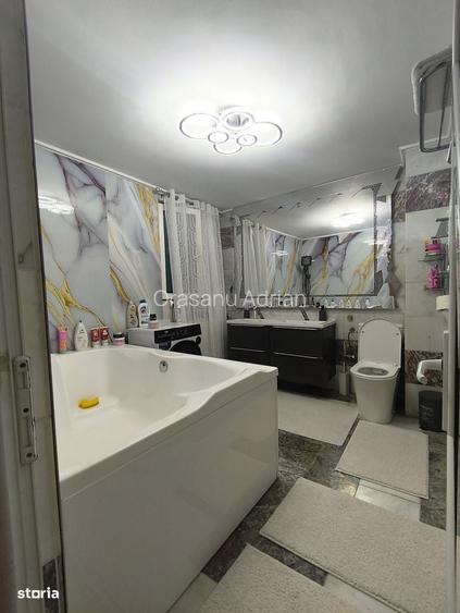 Casa D+P+E+terasa Tomis 2 cu 2 intrari, 6 camere, 2 bucatarii, 3 bai.