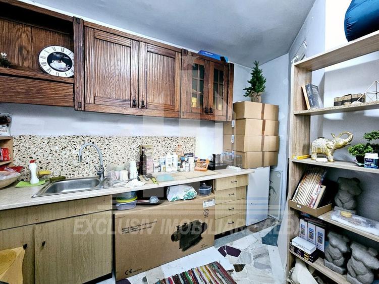 Casă individuală cu 6 camere cu Canalizare în Sud-Vest