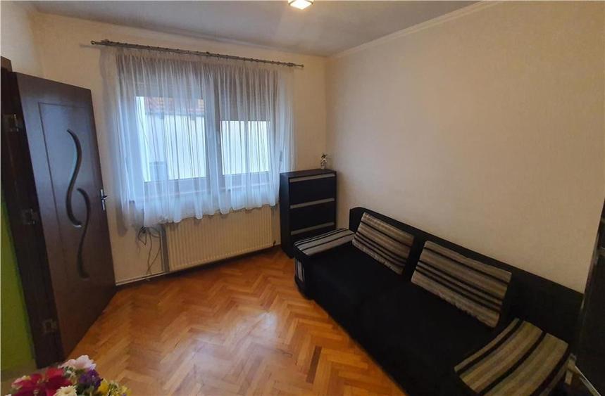 Casă cu 4 camere cu Canalizare în Lupeni