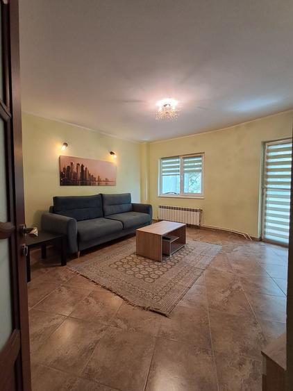 Apartament cu 3 camere decomandat, mobilat în Micro 17