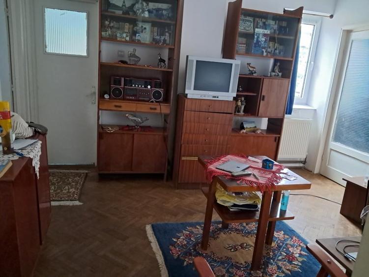 Apartament cu 3 camere decomandat, mobilat în Capitol