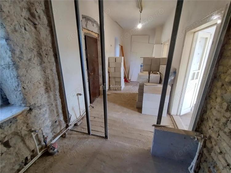 Casă cu 2 camere cu Teren 575 Mp în Vest
