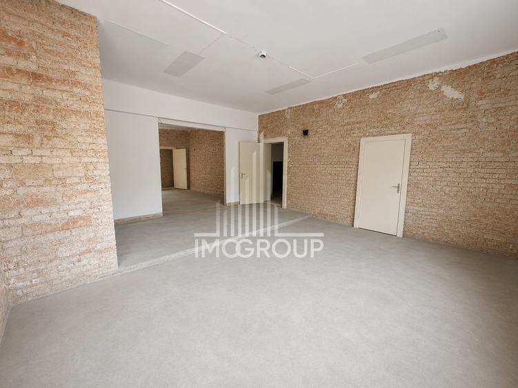 Duplex cu 4 camere semidecomandat cu Canalizare în Central