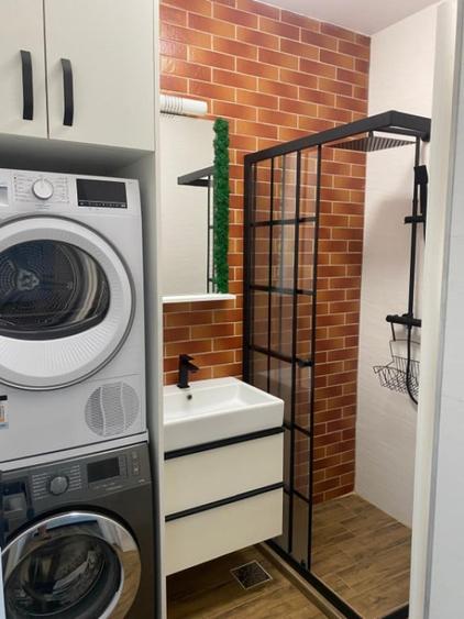 Apartament cu 3 camere semidecomandat în Central