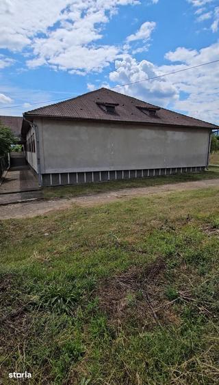 Spațiu comercial, de 1,300 mp, în Bărăbanț