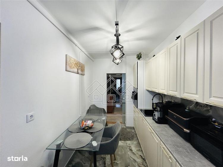 Apartament cu 4 camere decomandat în Valea Aurie
