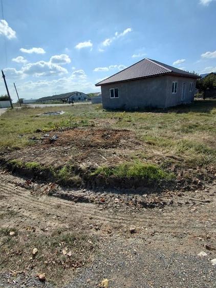 Casă individuală cu 5 camere cu Teren 680 Mp în Cobadin