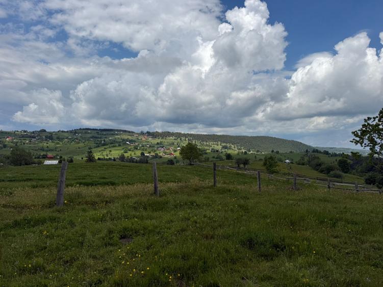 Teren agricol de 13600 mp, în Mărișel