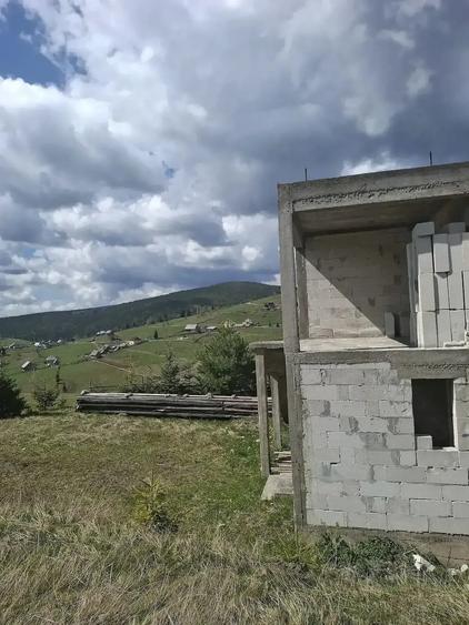 Casă cu Teren 1300 Mp în Măguri
