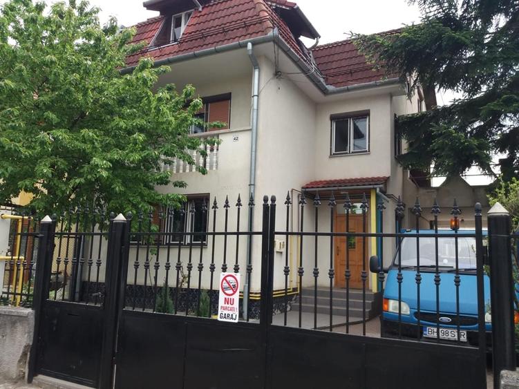 Casă cu 4 camere în Dosu Bricii