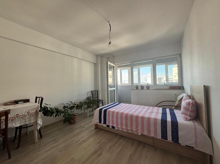 Apartament cu 3 camere decomandat în Theodor Pallady