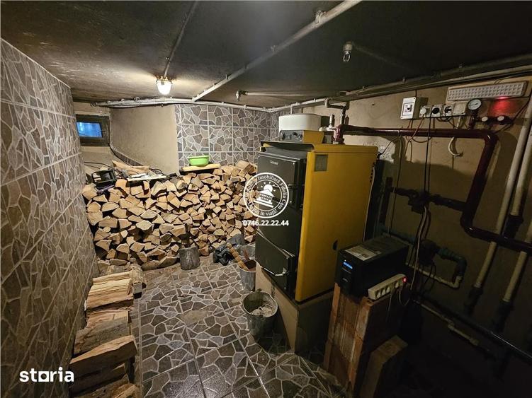 Casă cu 5 camere cu Teren 696 Mp în Aroneanu