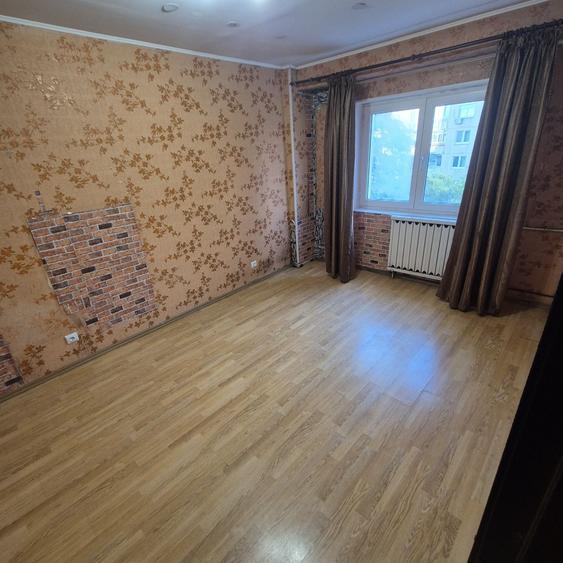 Apartament cu 2 camere decomandat în Lacul Tei