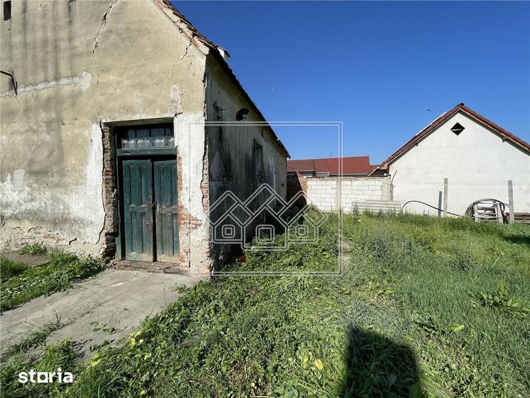 Casă cu 2 camere cu Teren 2162 Mp în Central