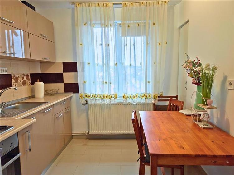 Apartament cu 2 camere semidecomandat în 1 Mai