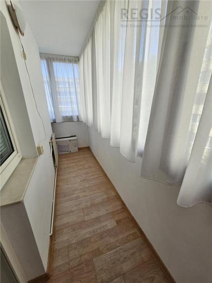 Apartament cu 4 camere decomandat în Calea București